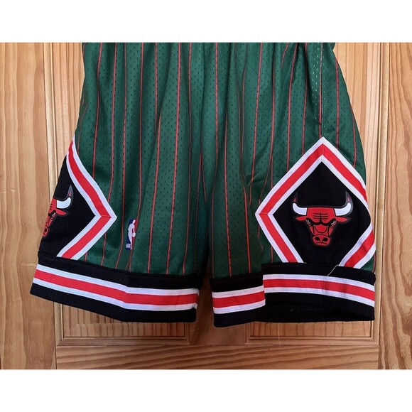 Mitchell & Ness Chicago Bulls Green Pinstripe Swingman Shorts Men's Size Large - Picture 8 of 10